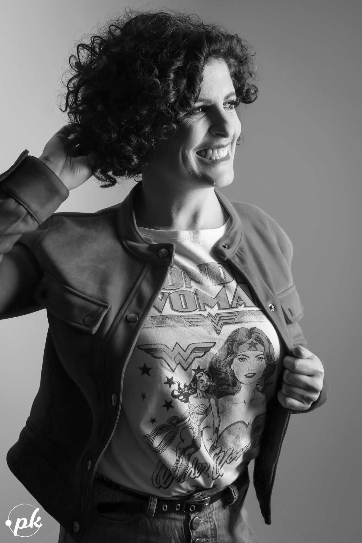 Ensaio Feminino, Parkolor Fotografia, foto, filmagem, drone, Gravataí, estúdio, make, sexy, carão, look, sorriso, fotos P&b, fotos preto e branco, lingerie, modelo, roupa preta, terno feminino, marrom, fotos profissional, assessório, tatuagem, sorriso 