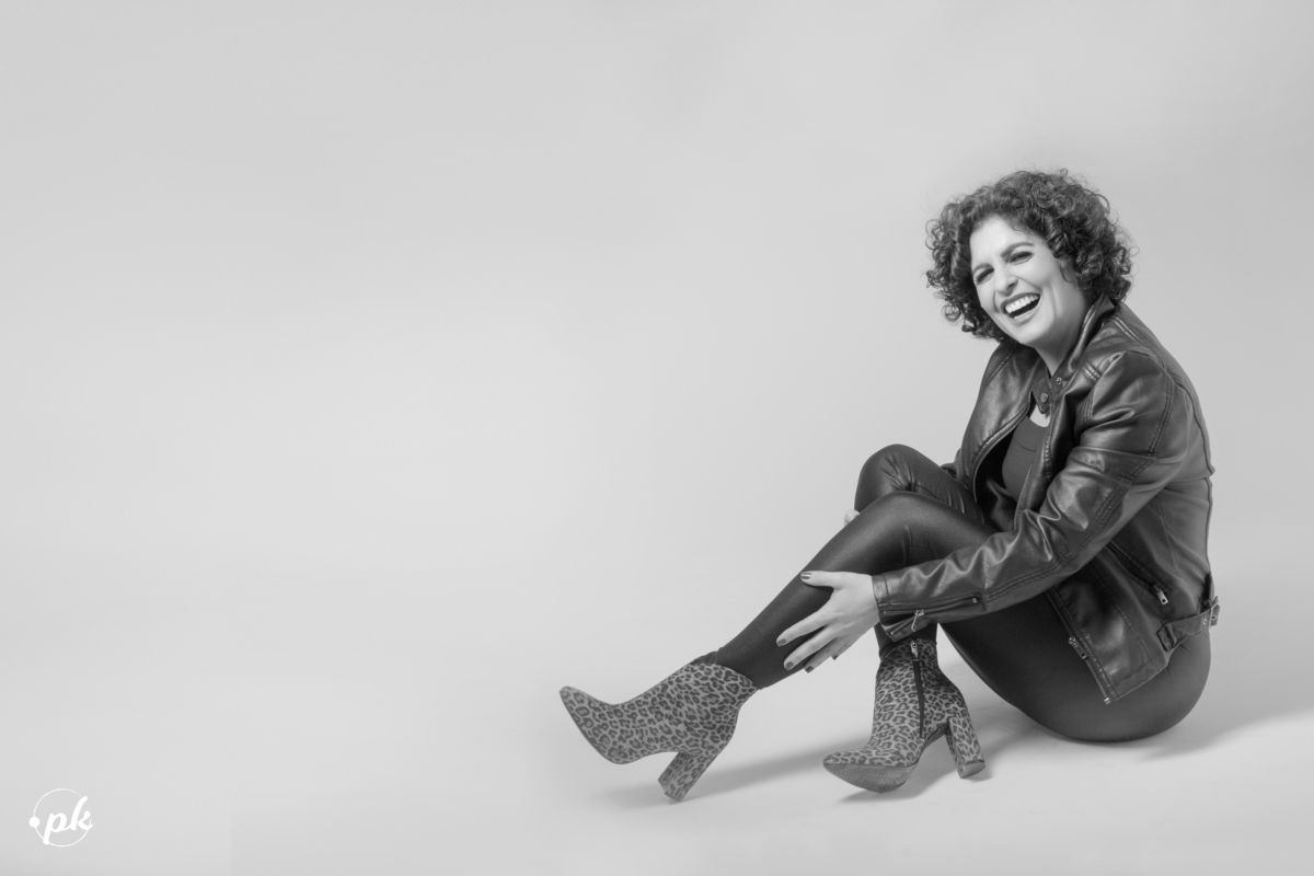 Ensaio Feminino, Parkolor Fotografia, foto, filmagem, drone, Gravataí, estúdio, make, sexy, carão, look, sorriso, fotos P&b, fotos preto e branco, lingerie, modelo, roupa preta, terno feminino, marrom, fotos profissional, assessório, tatuagem, espontânea