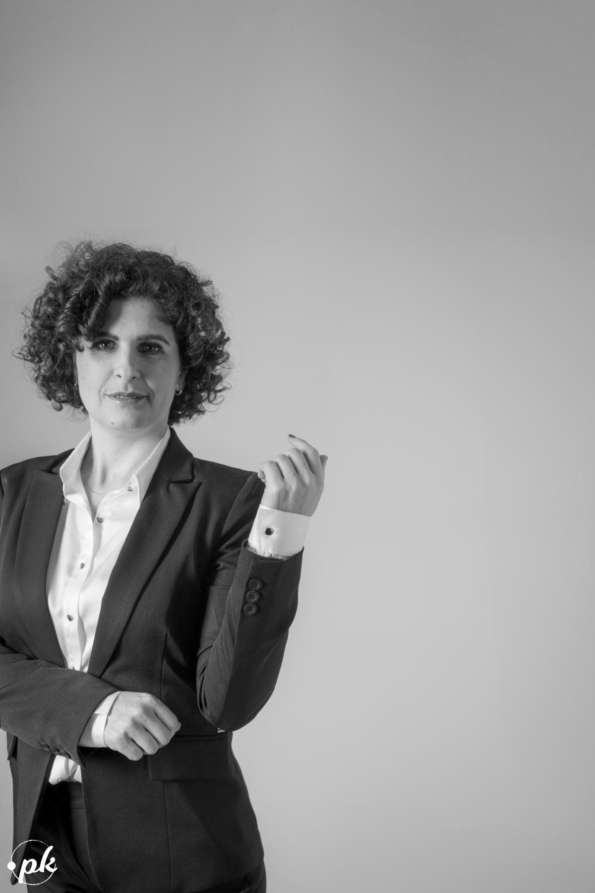 Ensaio Feminino, Parkolor Fotografia, foto, filmagem, drone, Gravataí, estúdio, make, sexy, carão, look, sorriso, fotos P&b, fotos preto e branco, lingerie, modelo, roupa preta, terno feminino, marrom, fotos profissional, assessório, tatuagem