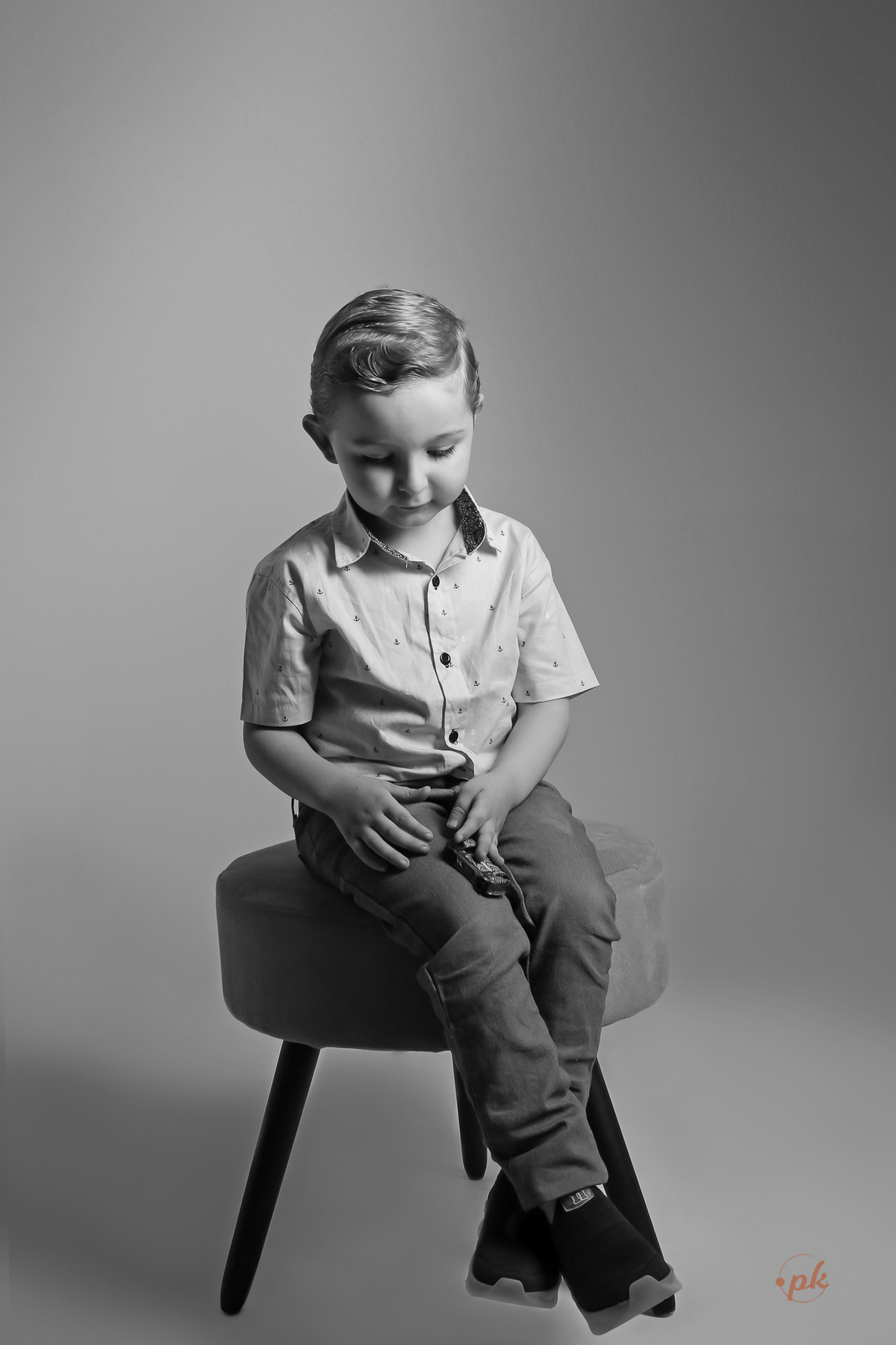 Ensaio de Gestante, Parkolor Fotografia, foto, filmagem, drone, Gravataí, estudio, make, família, gravida, abraço, look, sorriso, camisa social, irmão, blusa de renda, abraço, fotos P&b, fotos preto e branco, lingerie, sapatinhos, terço,rosário, colete