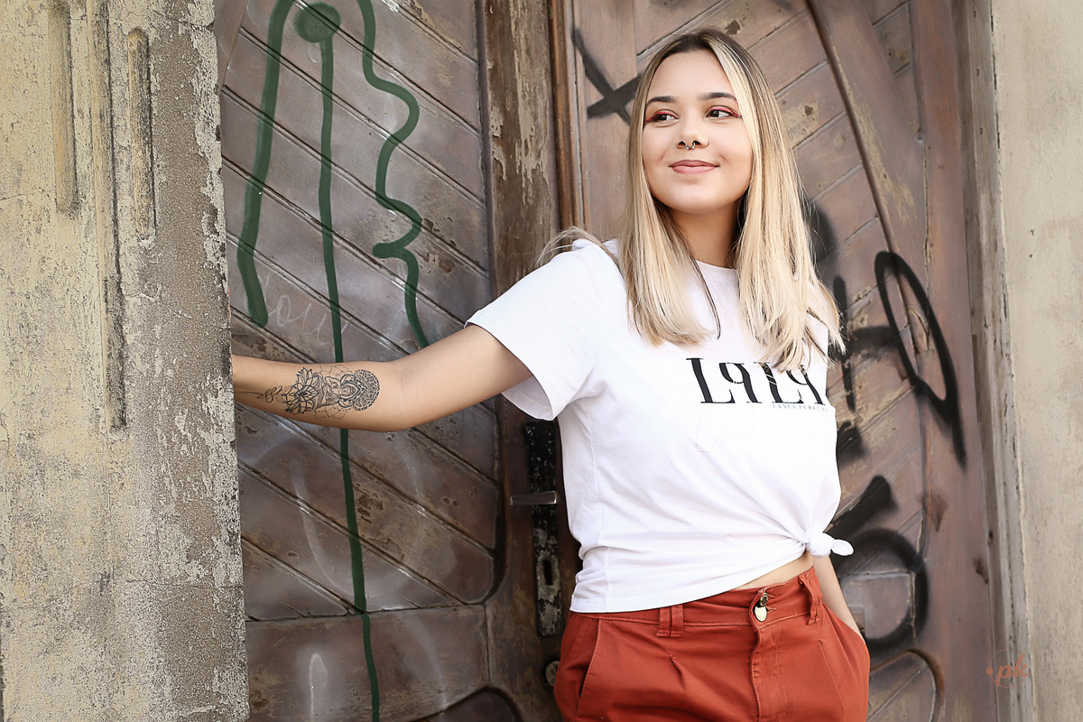 Ensaio Feminino, Parkolor Fotografia, foto, filmagem, drone, Gravataí, Porto Alegre, pichação parede, look extrovertido, cabelo raspado, fotos urbanas, make, fotos noite, jaqueta couro, fotos com irmã, piercing 