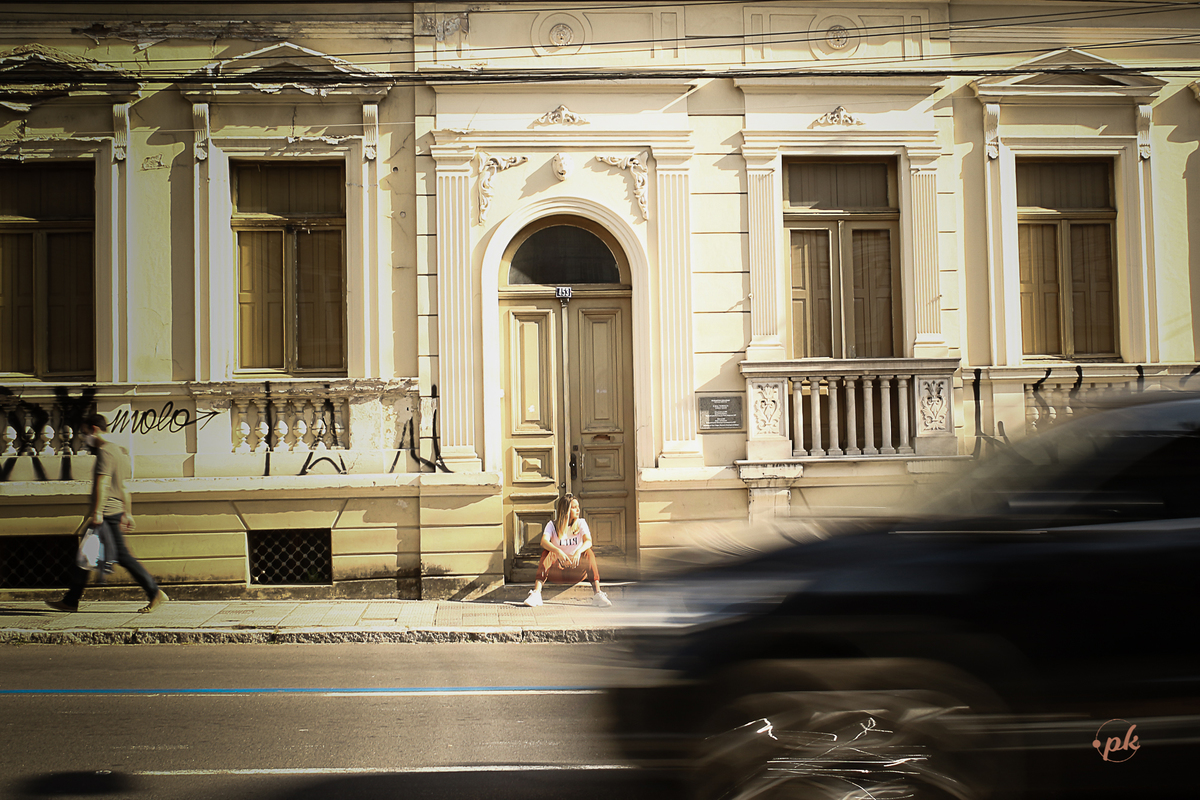 Ensaio Feminino, Parkolor Fotografia, foto, filmagem, drone, Gravataí, Porto Alegre, pichação parede, look extrovertido, cabelo raspado, fotos urbanas, make, fotos noite, jaqueta couro, fotos com irmã, piercing,carro movimento