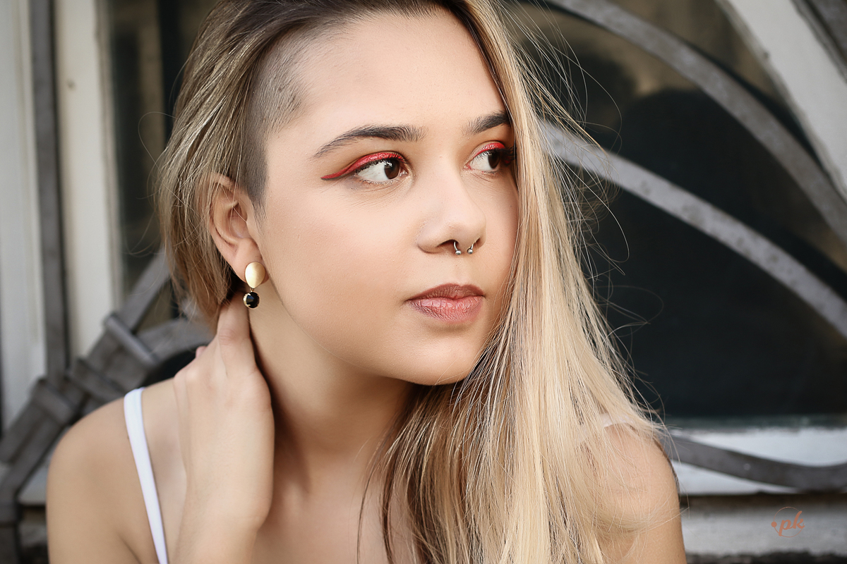 Ensaio Feminino, Parkolor Fotografia, foto, filmagem, drone, Gravataí, Porto Alegre, pichação parede, look extrovertido, cabelo raspado, fotos urbanas, make, fotos noite, jaqueta couro, fotos com irmã, piercing 