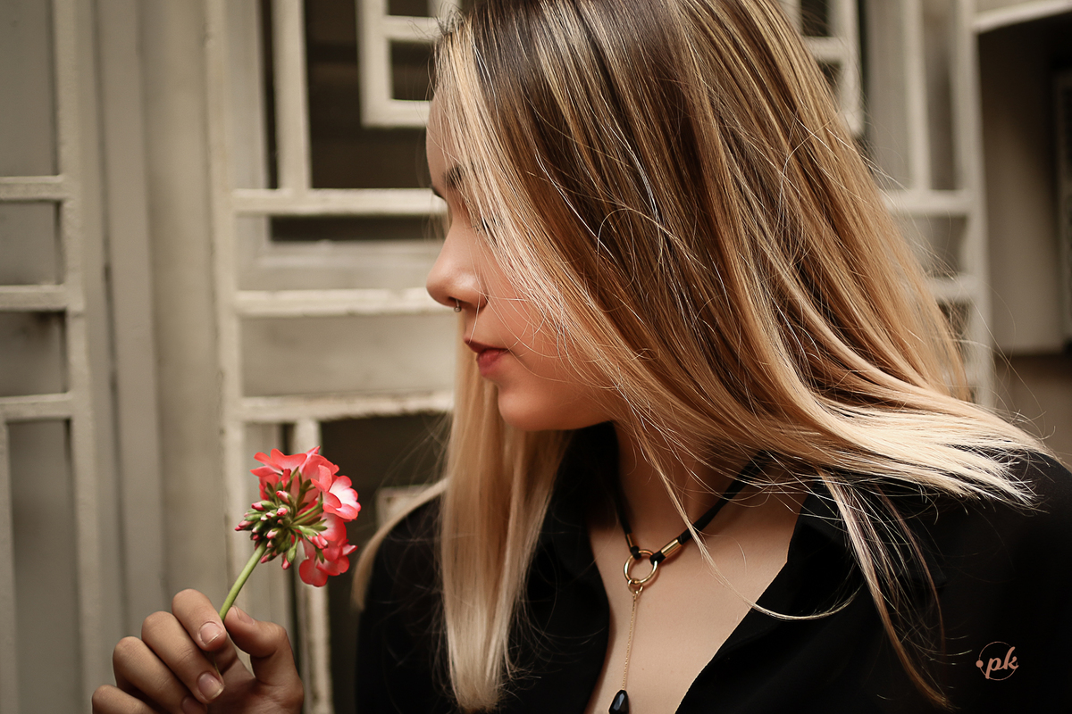 Ensaio Feminino, Parkolor Fotografia, foto, filmagem, drone, Gravataí, Porto Alegre, pichação parede, look extrovertido, cabelo raspado, fotos urbanas, make, fotos noite, jaqueta couro, fotos com irmã, piercing,flores