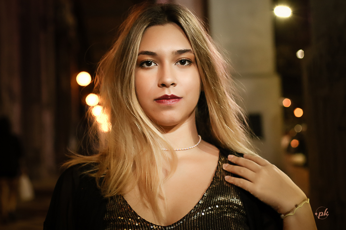Ensaio Feminino, Parkolor Fotografia, foto, filmagem, drone, Gravataí, Porto Alegre, pichação parede, look extrovertido, cabelo raspado, fotos urbanas, make, fotos noite, jaqueta couro, fotos com irmã, piercing, vestido paetê