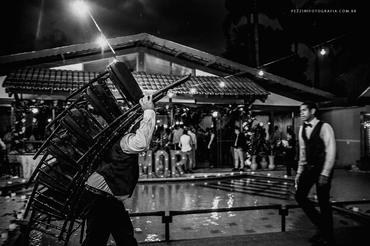 casamento na chuva, casamento de dia, clube dos magistrados, maquiagem noiva manaus, fotografo de casamento manaus, fotografia manaus, pezzini fotografia, detalhes de casamento, noiva se maquiando, casamento ao ar livre, casamento com chuva, foto de casa