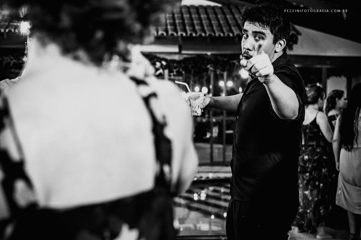 festa de casamento, casamento de dia, clube dos magistrados, maquiagem noiva manaus, fotografo de casamento manaus, fotografia manaus, pezzini fotografia, detalhes de casamento, noiva se maquiando, casamento ao ar livre, casamento com chuva, foto de casa