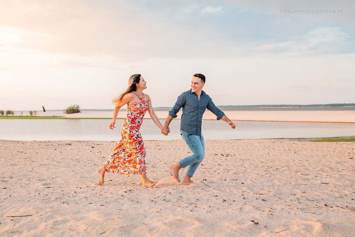 Ensaio pré casamento na Praia do japones em iranduba, fotografo de casamento em manaus, fotografia de casamento, pezzini fotografia, pezzinifotografia, fotógrafo, casamento de dia manaus, fotos espontâneas, foto casamento, palácio rio negro, ensaio casal