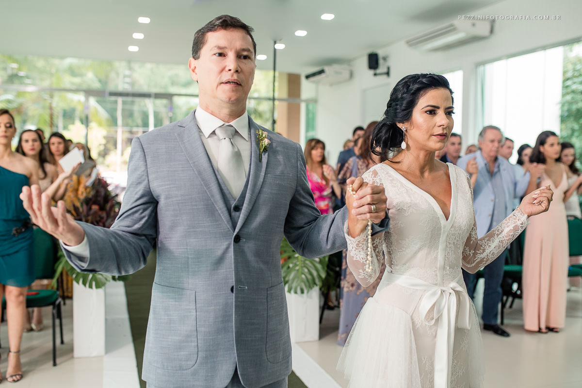 Fotografo de casamento manaus, Pre Wedding Manaus, Casamento Manaus, flat tropical, igreja Nossa senhora da Amazônia, dia da noiva, maki off, pezzinifotografia, entrada casamento, fotografia de casamento manaus, pezzinifotografia, andre e silvia, rústico