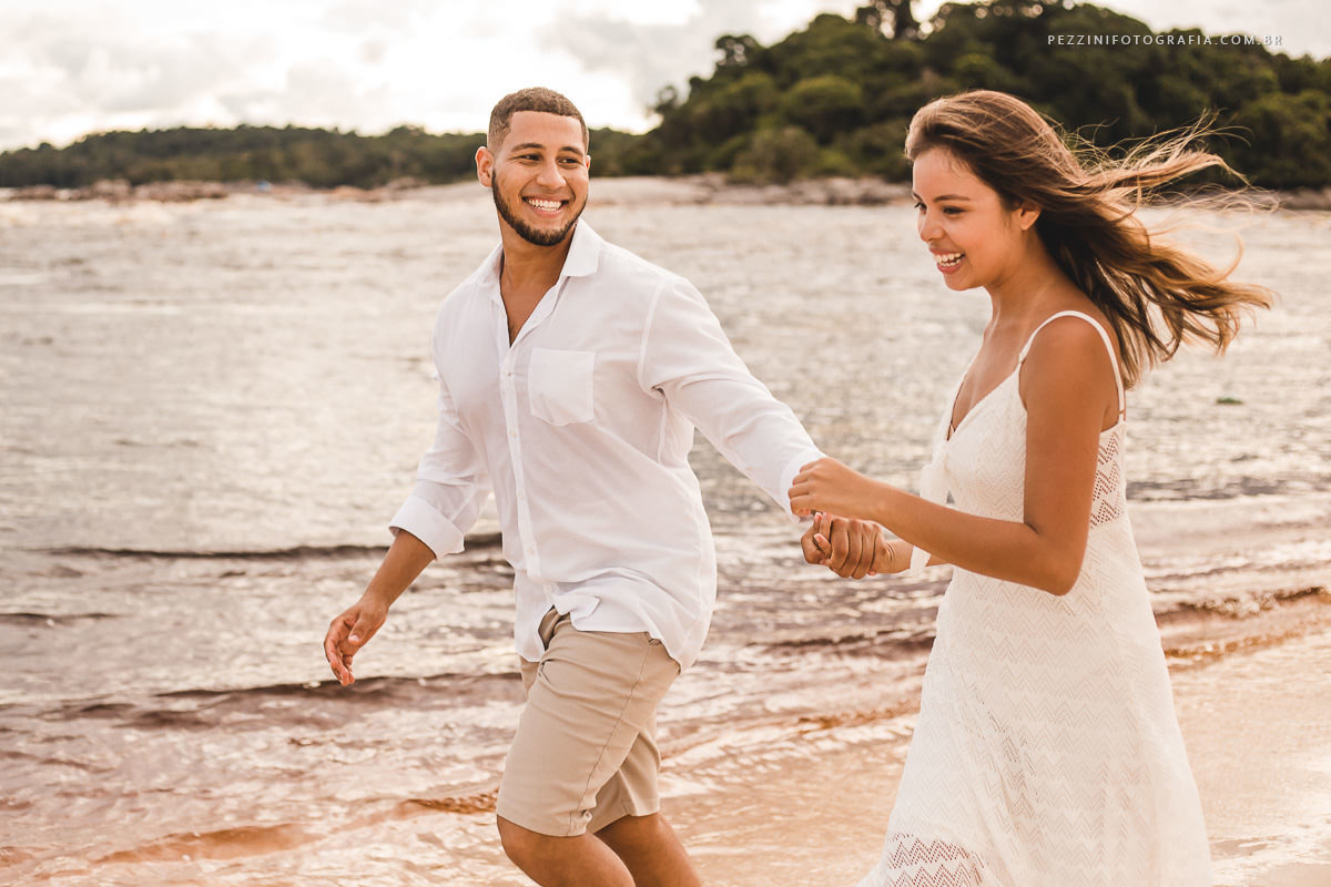 Ensaio pré casamento, fotografo sào Gabriel da cachoeira, casal avião, piloto, militar, marinha, pezzini fotografia, pezzinifotografia, ensaio fotografico manaus, ensaio romantico, casamento por do sol, SGC, casal militar, foto espontânea, base aeria
