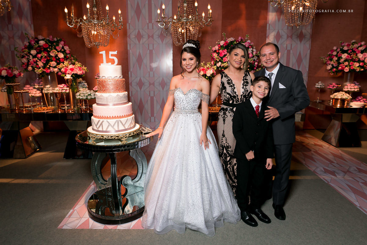 debutante, festa de 15 anos, making of debutante, mãe da debutante, pai da debutante, rêves cerimonial, Diamond Convention Center, manaus, amazonas, fotografo manaus, fotografa manaus, fotografia manaus, festa de 15 anos em manaus, Espaço Le Lieu, festa