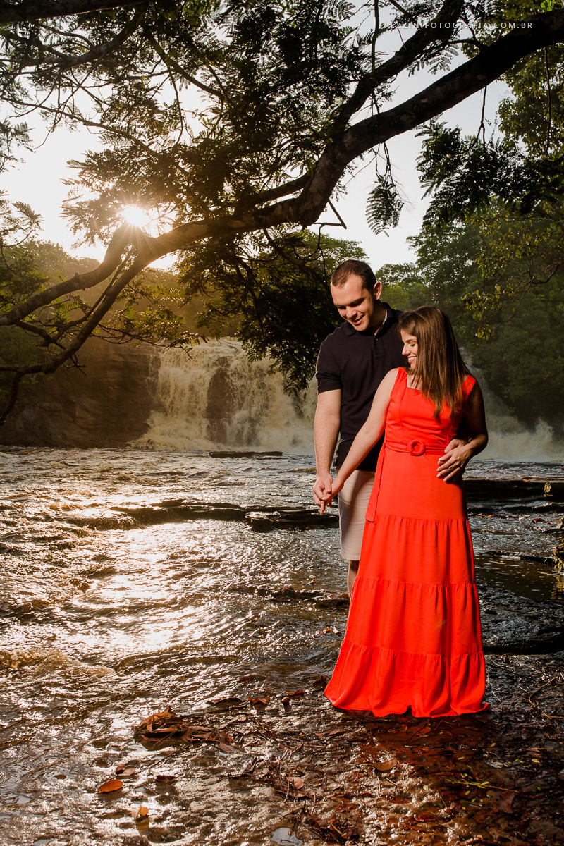 Ensaio pré casamento, fotografo de casamento em manaus, pezzini fotografia, pezzinifotografia, ensaio em presidente Figueiredo, ensaio fotografico manaus, casamento iranbuba, casamento por do sol manaus, cachoeira da iracema, foto espontânea, sidia manaus