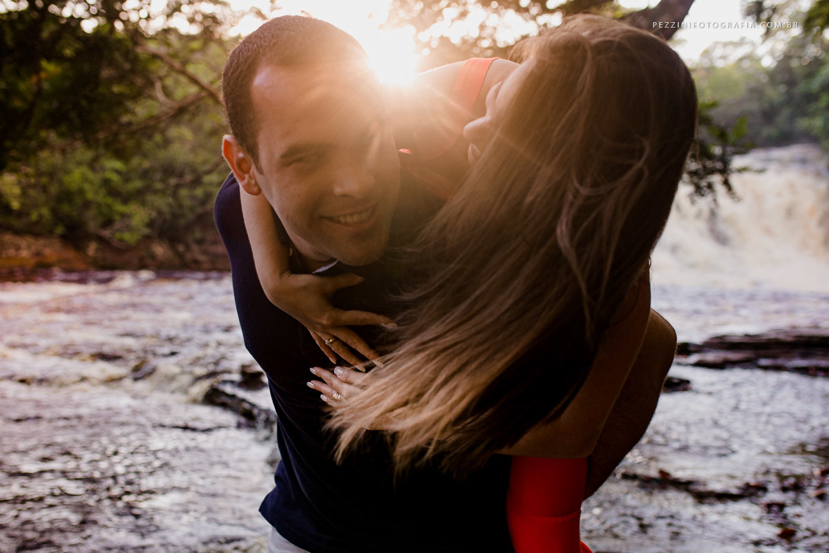 Ensaio pré casamento, fotografo de casamento em manaus, pezzini fotografia, pezzinifotografia, ensaio em presidente Figueiredo, ensaio fotografico manaus, casamento iranbuba, casamento por do sol manaus, cachoeira da iracema, foto espontânea, sidia manaus