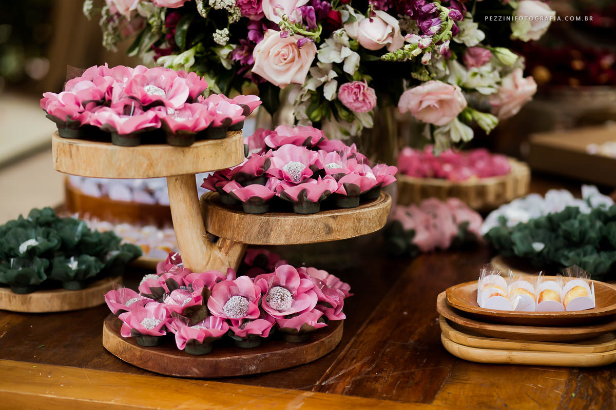 Casal se divertindo, foto pb, sorriso, abraços, fotografia de ensaio, pezzini fotografia, felipe e diana, casamento de dia, casamento em manaus, ensaio fotográfico, casal de extatas, casamento vitta verdi, mochileiro manaus, viagem, aventura, ospezzini