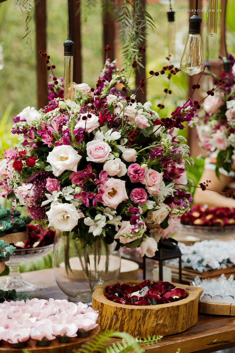 Casal se divertindo, foto pb, sorriso, abraços, fotografia de ensaio, pezzini fotografia, felipe e diana, casamento de dia, casamento em manaus, ensaio fotográfico, casal de extatas, casamento vitta verdi, mochileiro manaus, viagem, aventura, ospezzini