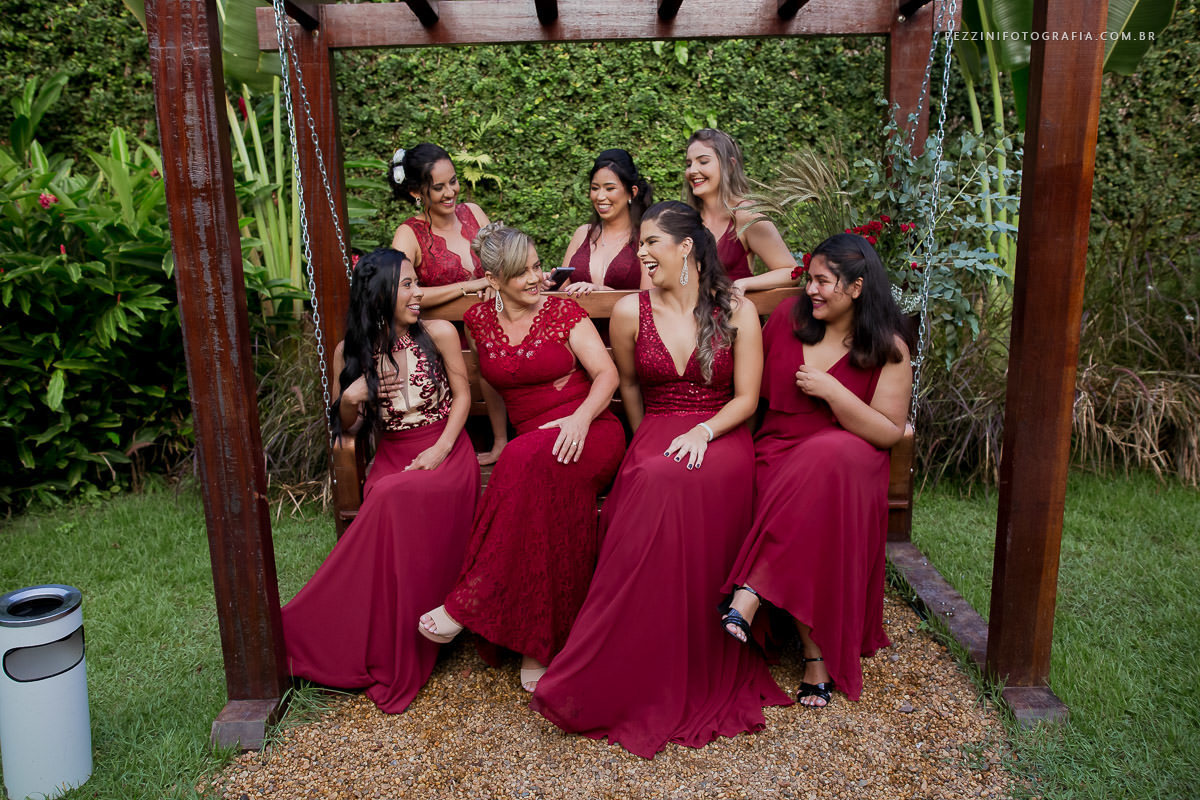 Casal se divertindo, foto pb, sorriso, abraços, fotografia de ensaio, pezzini fotografia, felipe e diana, casamento de dia, casamento em manaus, ensaio fotográfico, dia do noivo, noiva, casamento vitta verdi, mochileiro manaus, viagem, aventura, ospezzini