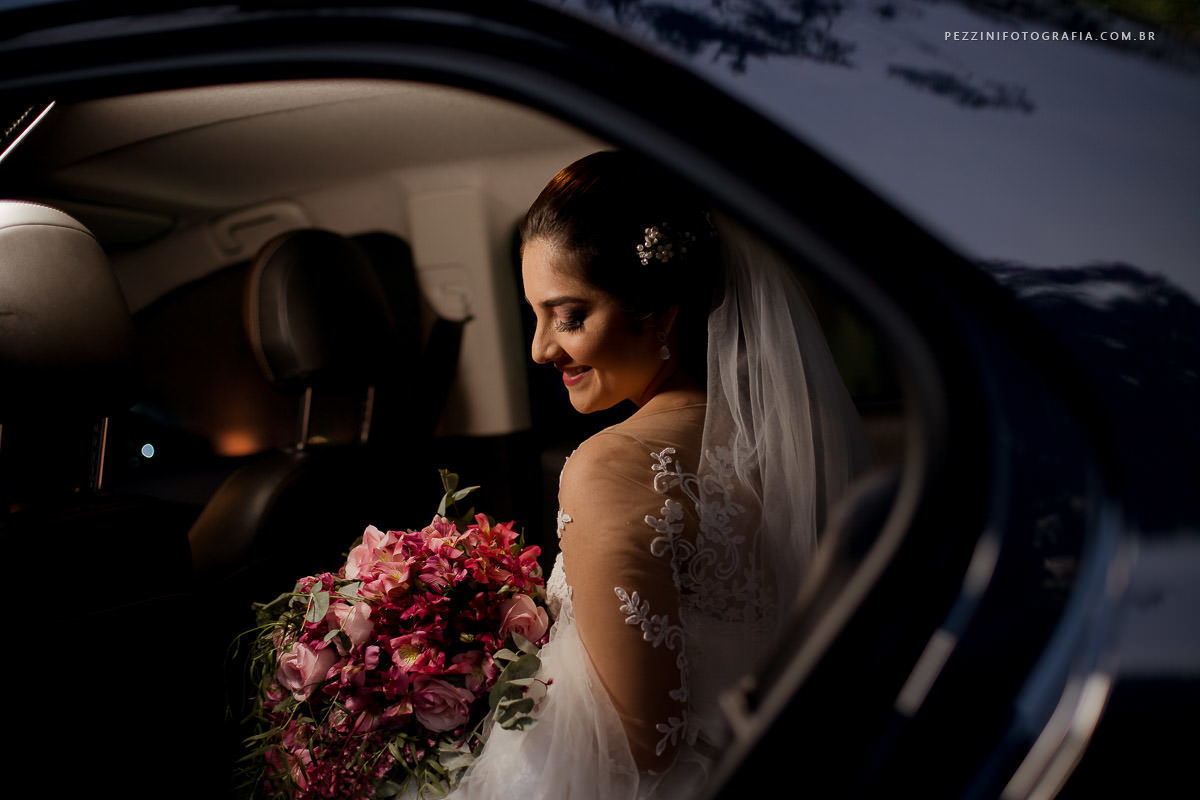 Casal se divertindo, foto pb, sorriso, abraços, fotografia de ensaio, pezzini fotografia, felipe e diana, casamento de dia, casamento em manaus, ensaio fotográfico, dia do noivo, noiva, casamento vitta verdi, mochileiro manaus, viagem, aventura, ospezzini