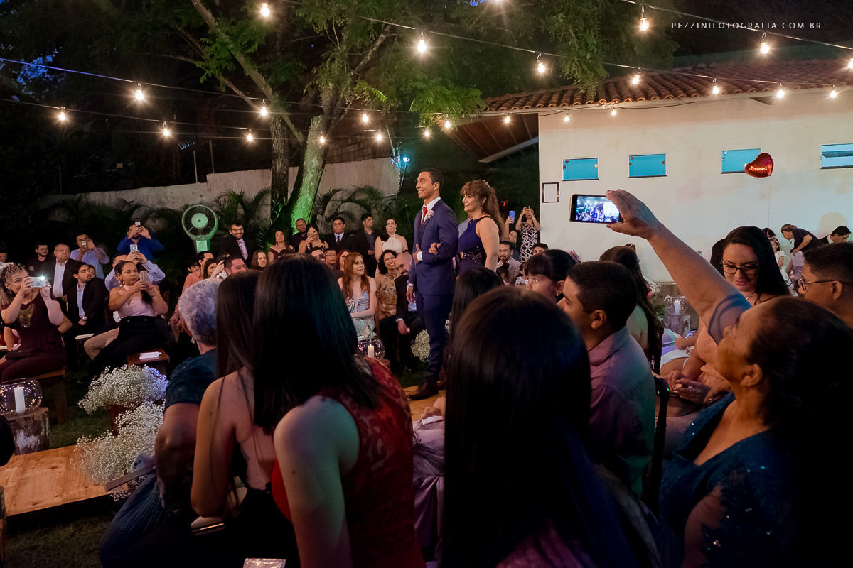 Casal se divertindo, foto pb, sorriso, abraços, fotografia de ensaio, pezzini fotografia, felipe e diana, casamento de dia, casamento em manaus, ensaio fotográfico, dia do noivo, noiva, casamento vitta verdi, mochileiro manaus, viagem, aventura, ospezzini