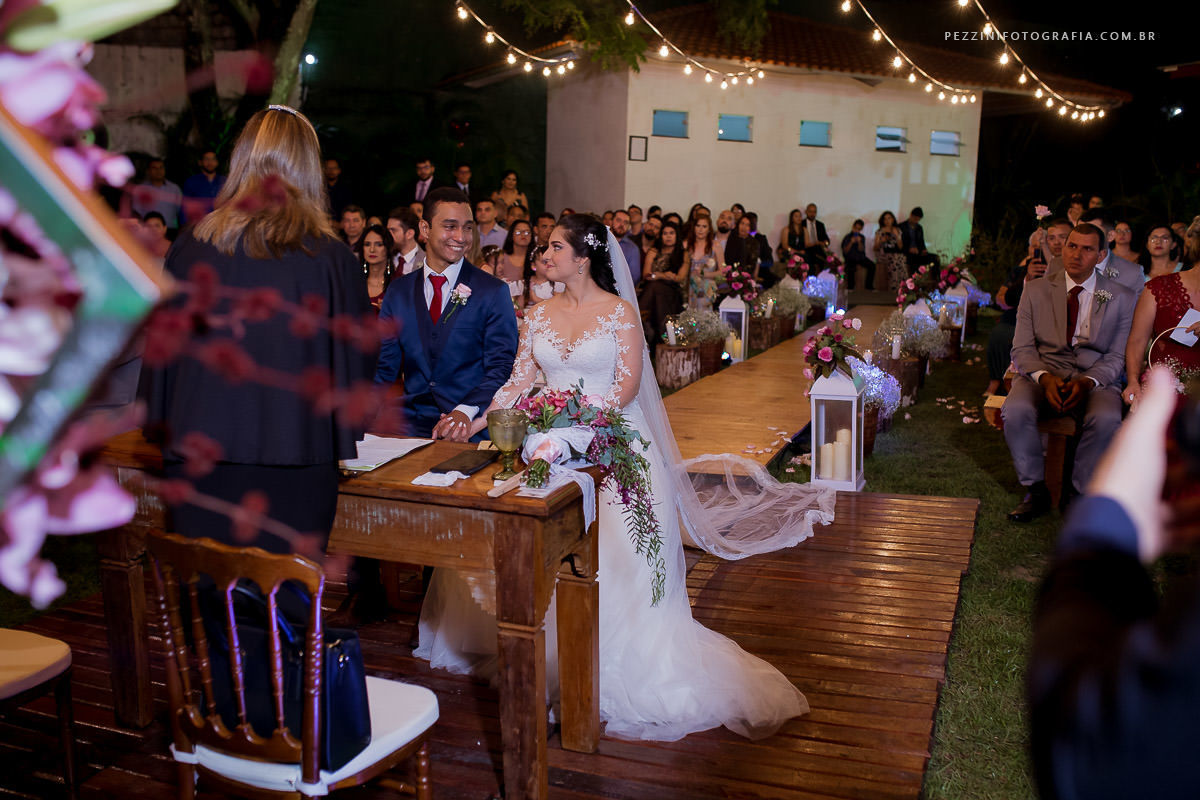 Casal se divertindo, foto pb, sorriso, abraços, fotografia de ensaio, pezzini fotografia, felipe e diana, casamento de dia, casamento em manaus, ensaio fotográfico, dia do noivo, noiva, casamento vitta verdi, mochileiro manaus, viagem, aventura, ospezzini