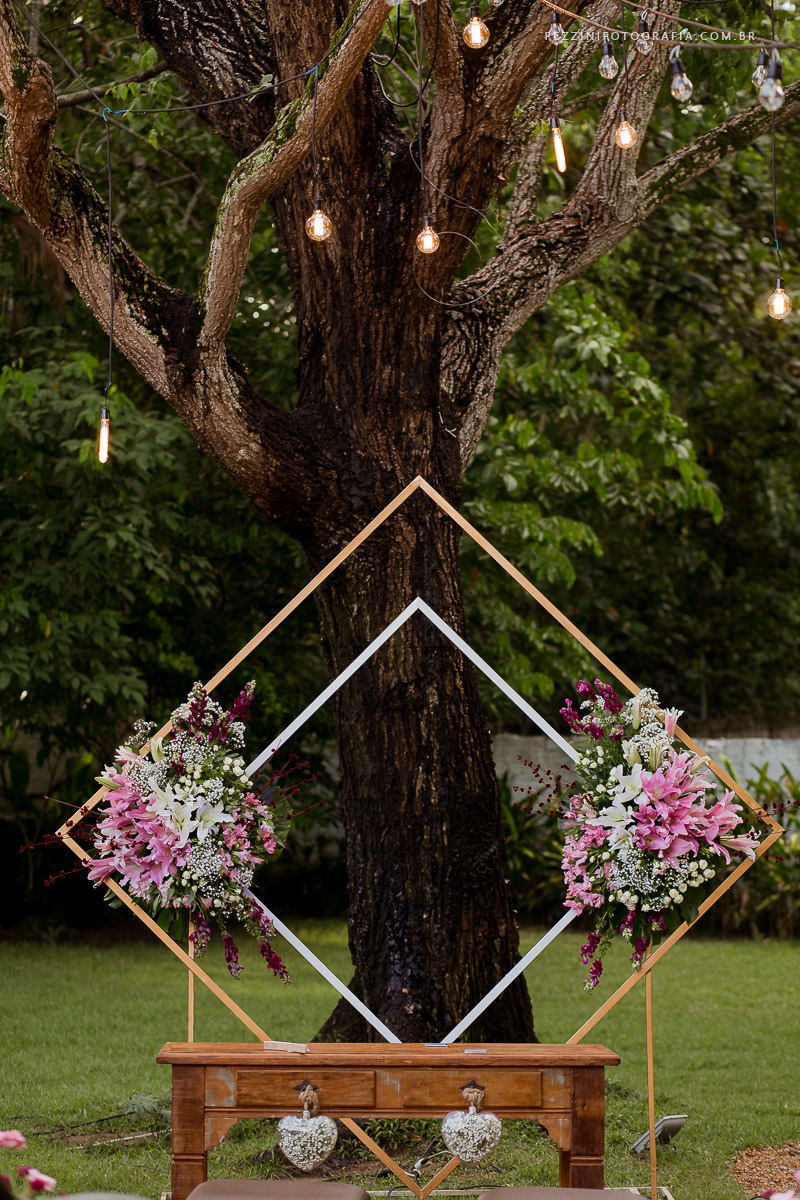 Casal se divertindo, foto pb, sorriso, abraços, fotografia de ensaio, pezzini fotografia, felipe e diana, casamento de dia, casamento em manaus, ensaio fotográfico, casal de extatas, casamento vitta verdi, mochileiro manaus, viagem, aventura, ospezzini