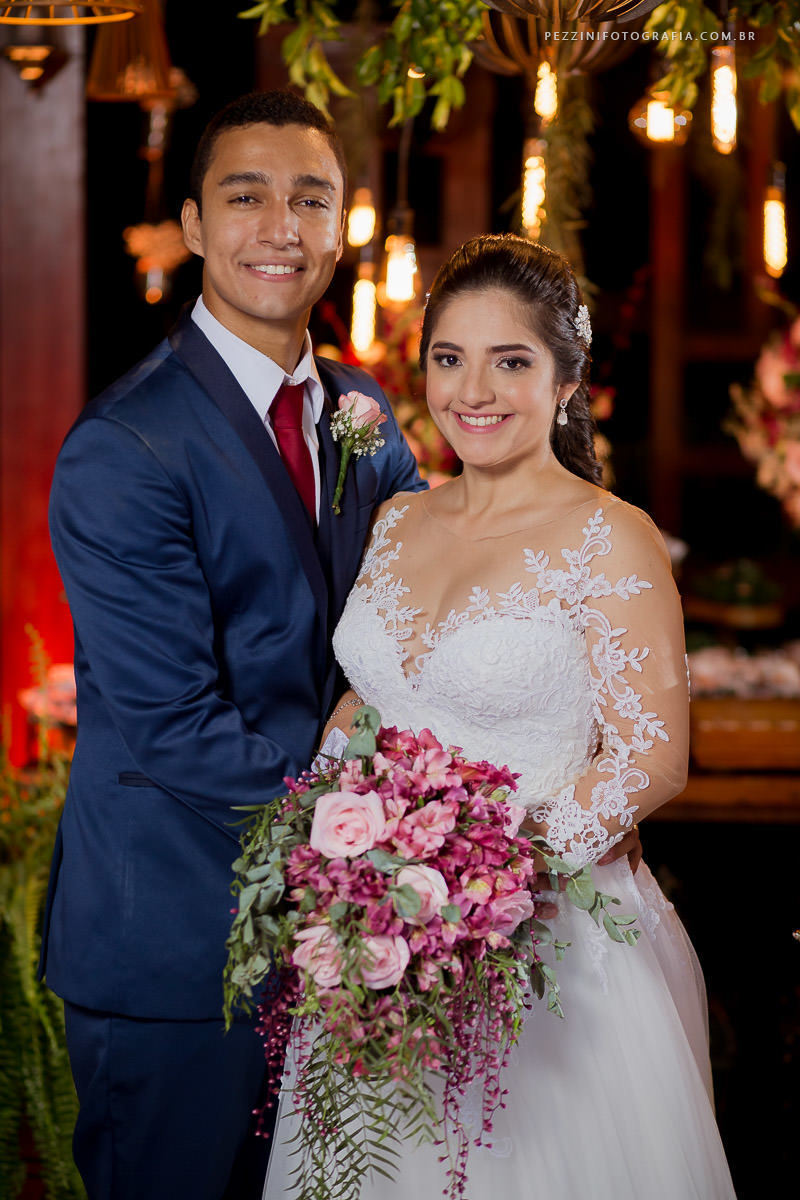 Casal se divertindo, foto pb, sorriso, abraços, fotografia de ensaio, pezzini fotografia, felipe e diana, casamento de dia, casamento em manaus, ensaio fotográfico, dia do noivo, noiva, casamento vitta verdi, mochileiro manaus, casamento rustico ospezzini