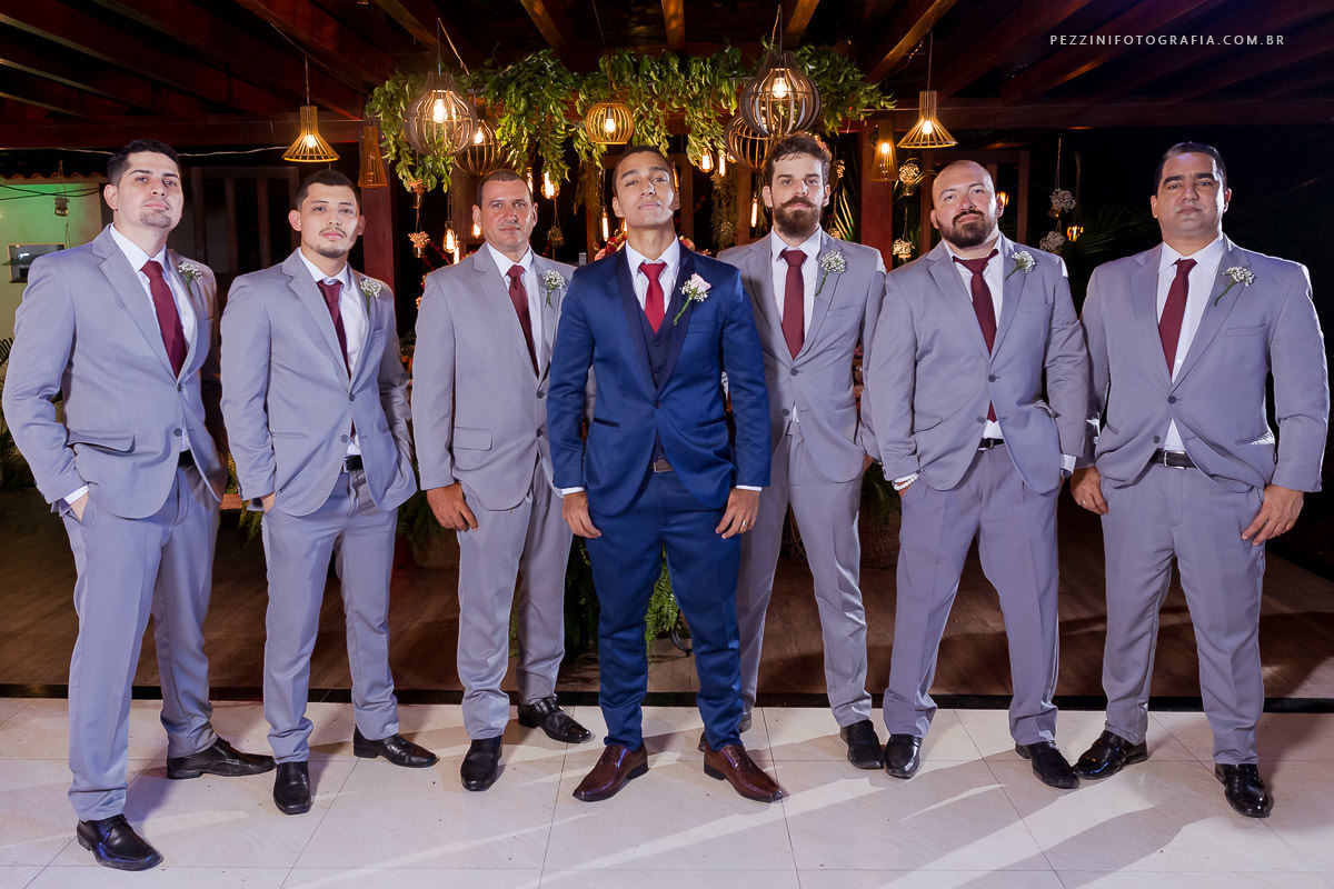 Casal se divertindo, foto pb, sorriso, abraços, fotografia de ensaio, pezzini fotografia, felipe e diana, casamento de dia, casamento em manaus, ensaio fotográfico, dia do noivo, noiva, casamento vitta verdi, mochileiro manaus, casamento rustico ospezzini