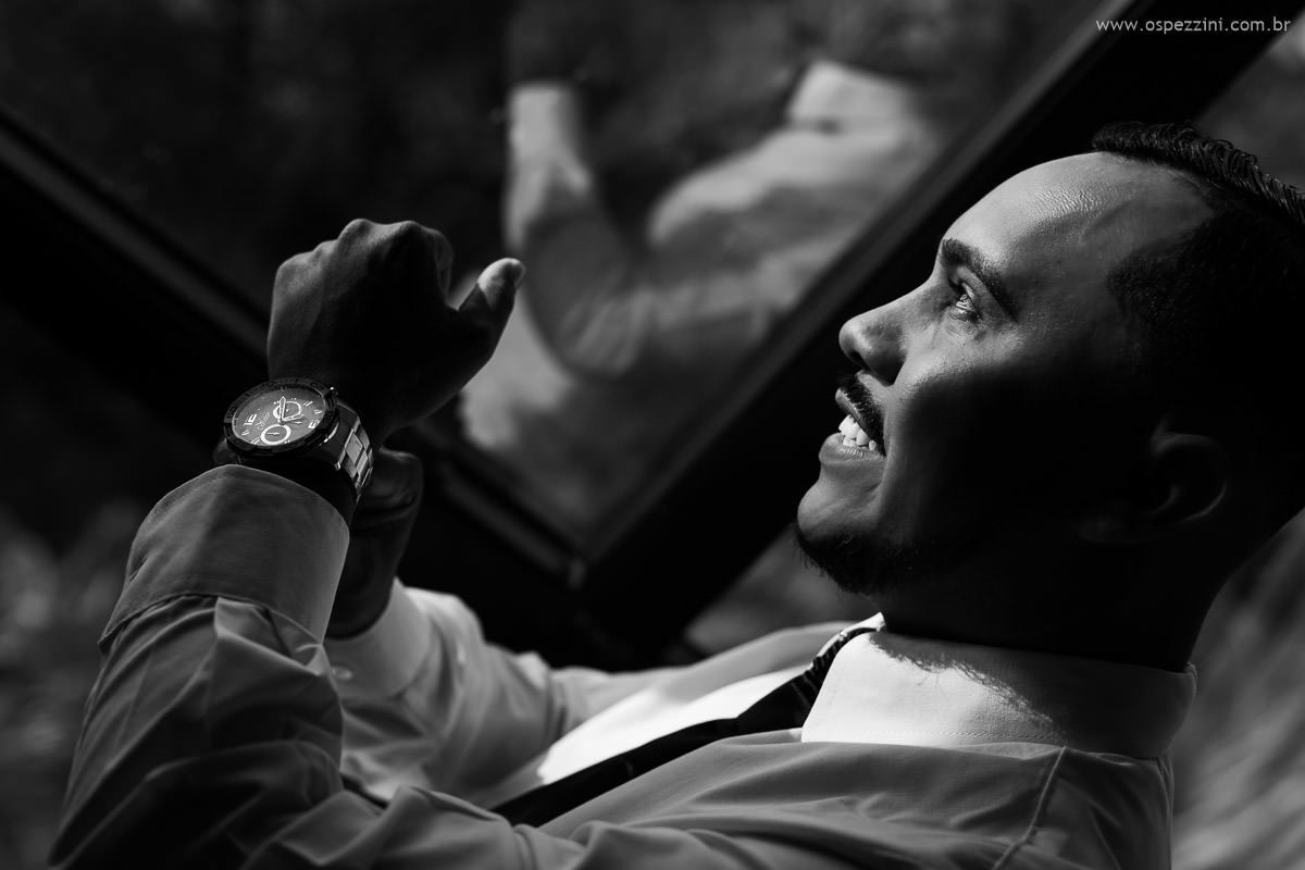 Casal se divertindo, foto pb, sorriso, abraços, casamento geferson e taynna, pezzini fotografia, dia do noivo, casamento de dia, casamento em manaus, ensaio fotográfico, casamento judaico, casamento jevian casa e festa, manaus, viagem, aventura, ospezzini