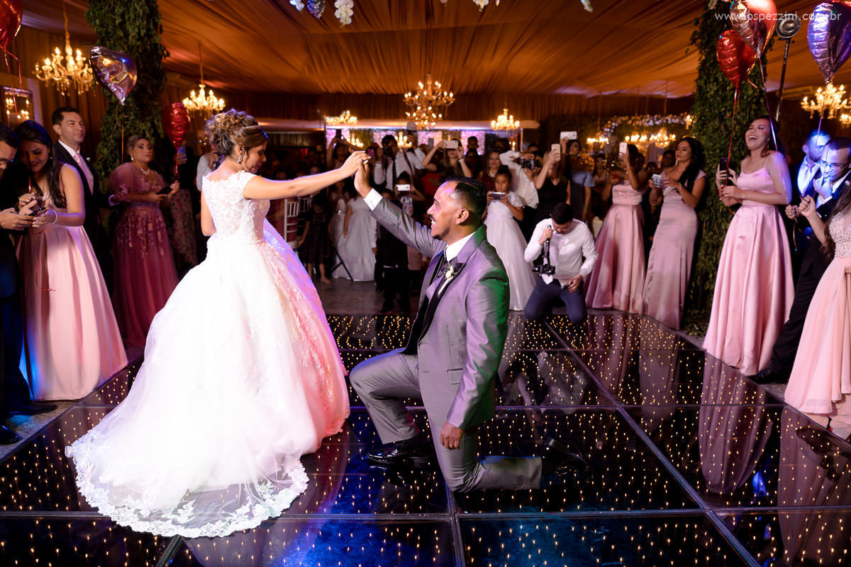 Casal se divertindo, cerimonia religiosa, casamento geferson e taynna, pezzini fotografia, dia do noivo, casamento de dia, casamento em manaus, ensaio fotográfico, casamento judaico, casamento jevian casa e festa, manaus, viagem, aventura, ospezzini