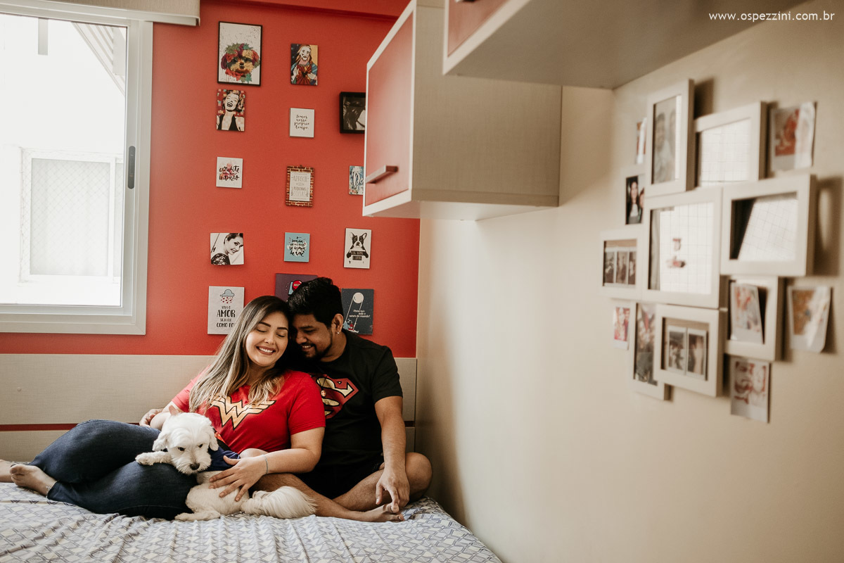 Ensaio pré casamento, fotografo de casamento em manaus, ospezzini fotografia, pezzinifotografia, ensaio de tarde, golden hour, mãos dadas, casal feliz, natureza, arvores, casamento de dia manaus, noivos lindos, fotos espontâneas, ospezzini, vestido noiva