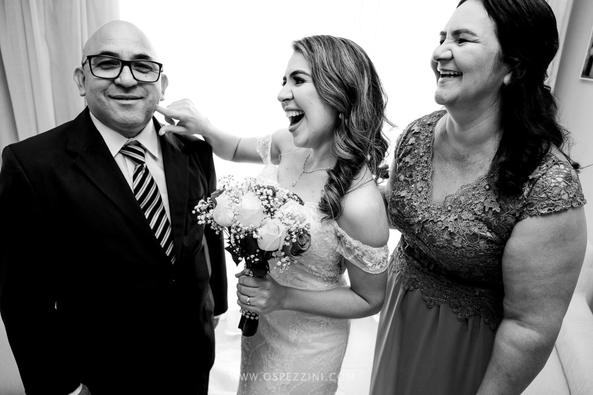 Casamento Online, Casada pelo Pai, Fotografia em meio a pandemia, felicidade de casar, Dificuldades de casar em meio a pandemia, Casamento por videoconferência.