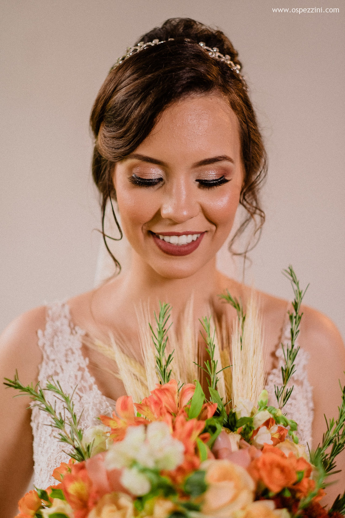casamento, fotografo de casamento em manaus, ospezzini fotografia, pezzinifotografia, casamento no Bella flora, mãos dadas, casal feliz, natureza, arvores, casamento de noie manaus, noivos lindos, fotos espontâneas, ospezzini, vestido noiva