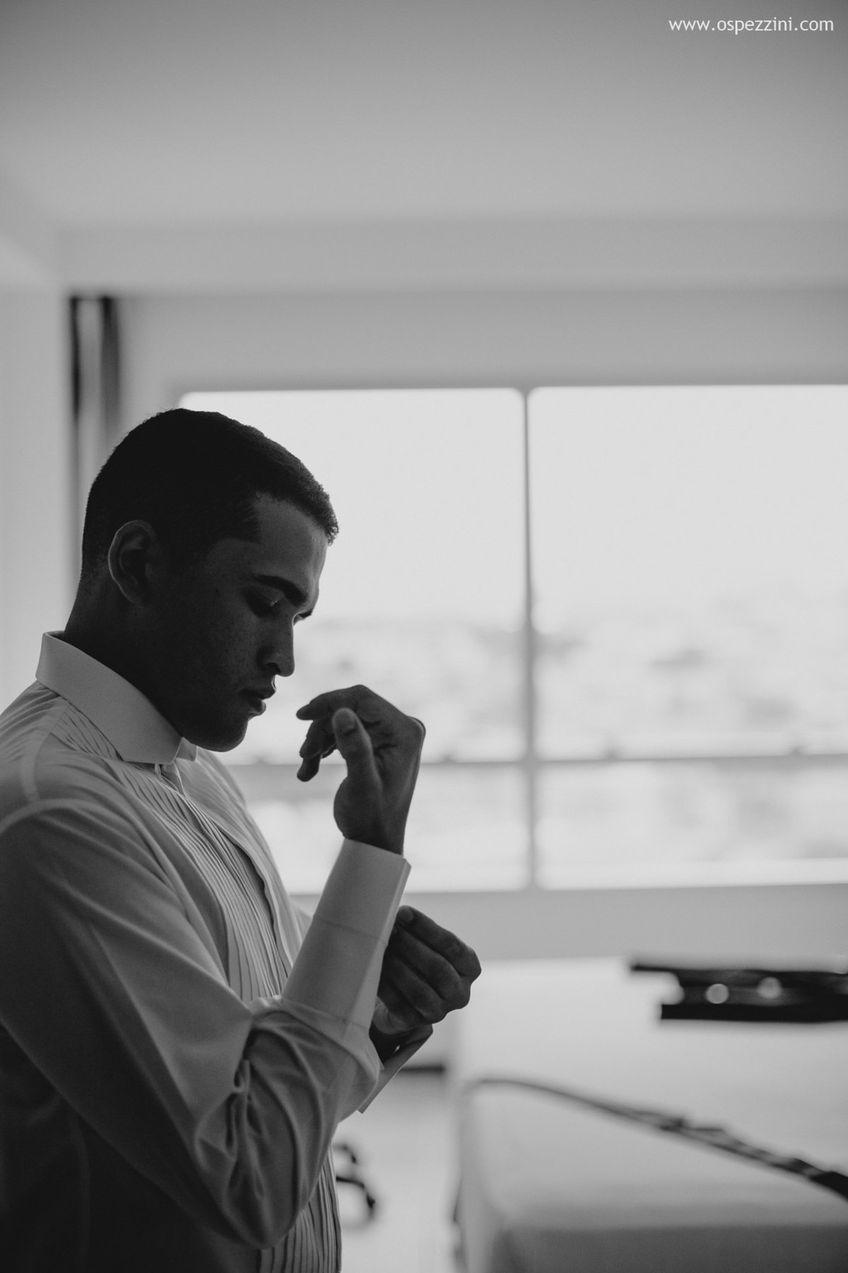 casamento, fotografo de casamento em manaus, ospezzini fotografia, pezzinifotografia, casamento no Bella flora, mãos dadas, casal feliz, natureza, arvores, casamento de noie manaus, noivos lindos, fotos espontâneas, ospezzini, vestido noiva