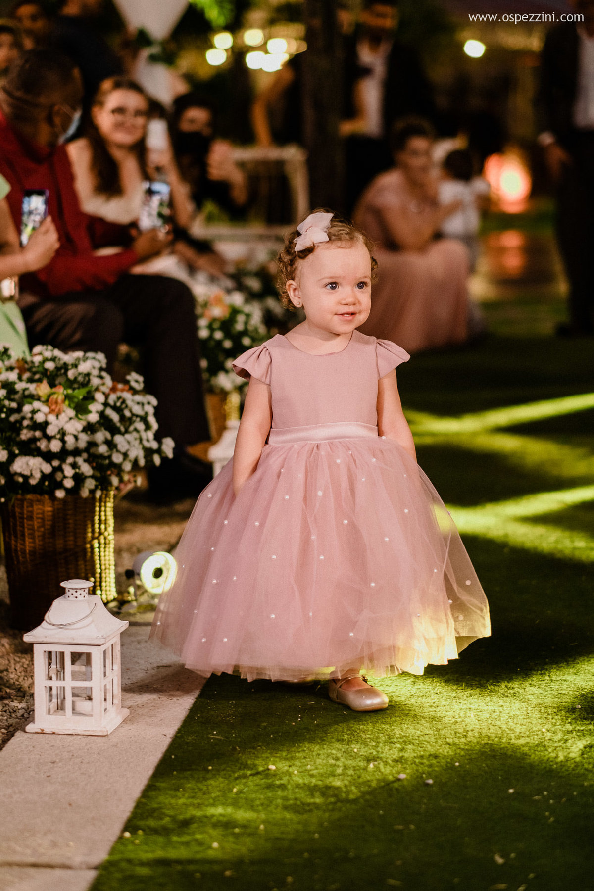 casamento, fotografo de casamento em manaus, ospezzini fotografia, pezzinifotografia, casamento no Bella flora, mãos dadas, casal feliz, natureza, arvores, casamento de noie manaus, noivos lindos, fotos espontâneas, ospezzini, vestido noiva