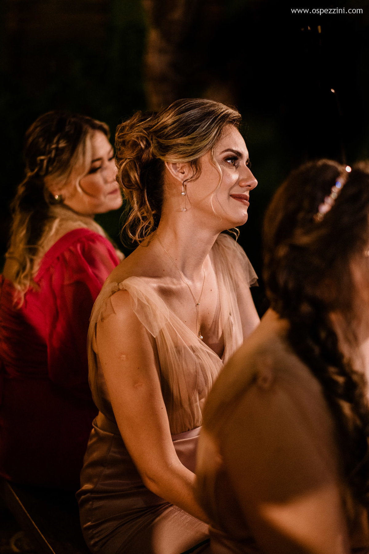 casamento, fotografo de casamento em manaus, ospezzini fotografia, pezzinifotografia, casamento no Bella flora, mãos dadas, casal feliz, natureza, arvores, casamento de noie manaus, noivos lindos, fotos espontâneas, ospezzini, vestido noiva