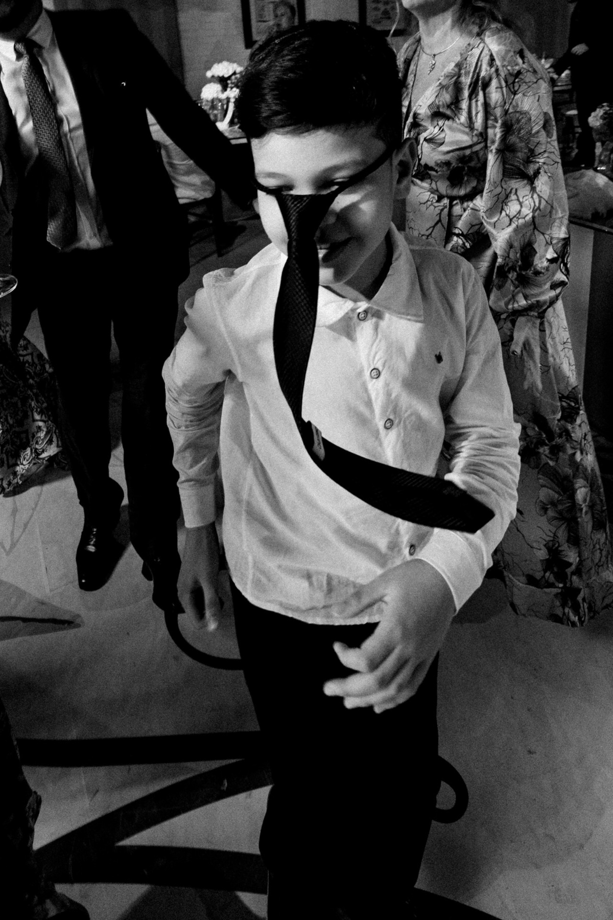 casamento, fotografo de casamento em manaus, ospezzini fotografia, pezzinifotografia, casamento no Bella flora, mãos dadas, casal feliz, natureza, arvores, casamento de noie manaus, noivos lindos, fotos espontâneas, ospezzini, vestido noiva