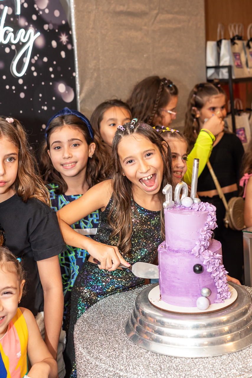 Fotos de Aniversário em Recife | Nicole |
@silvanacamelofotografia,
© Silvana Camelo Fotografia,
10 Anos,
2023,
Aniversário,
Balada Recife,
Brasil,
Colégio Damas,
Comemoração,
Festa,
Fotógrafa,
Fotógrafa em Recife,
Fotógrafo,
Fotógrafo em Recife,
Graças