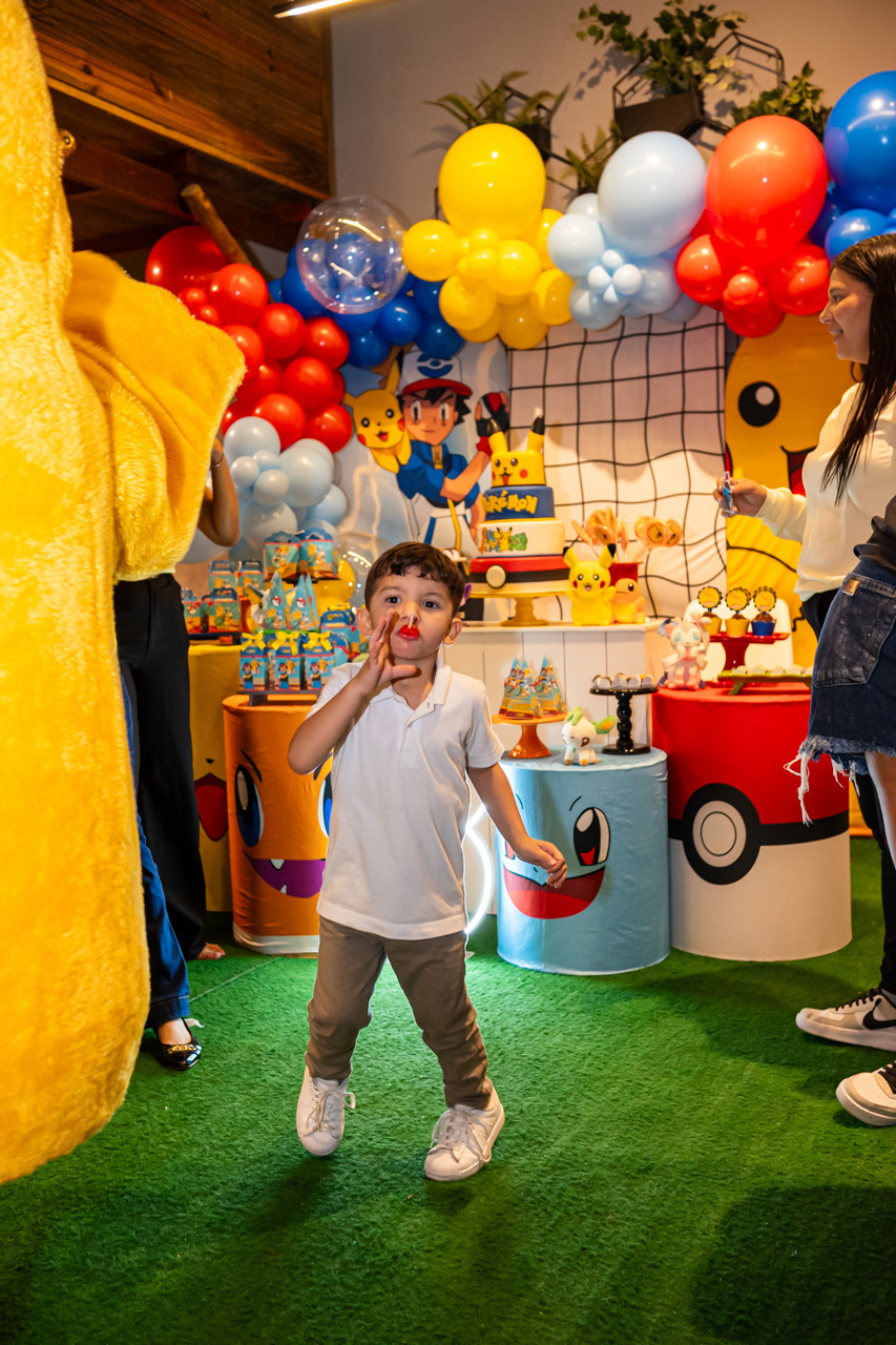 Fotos de Aniversário em Recife | Eduardo |
@silvanacamelofotografia,
© Silvana Camelo Fotografia,
2026,
Aniversário Infantil,
Brasil,
Comemoração,
Eduardo,
Festa Infantil,
 Fotógrafo Recife,
Gamebox,
Shopping Rio Mar,
Pokemon,
Pikachu,
Recife,
Pernambuco

