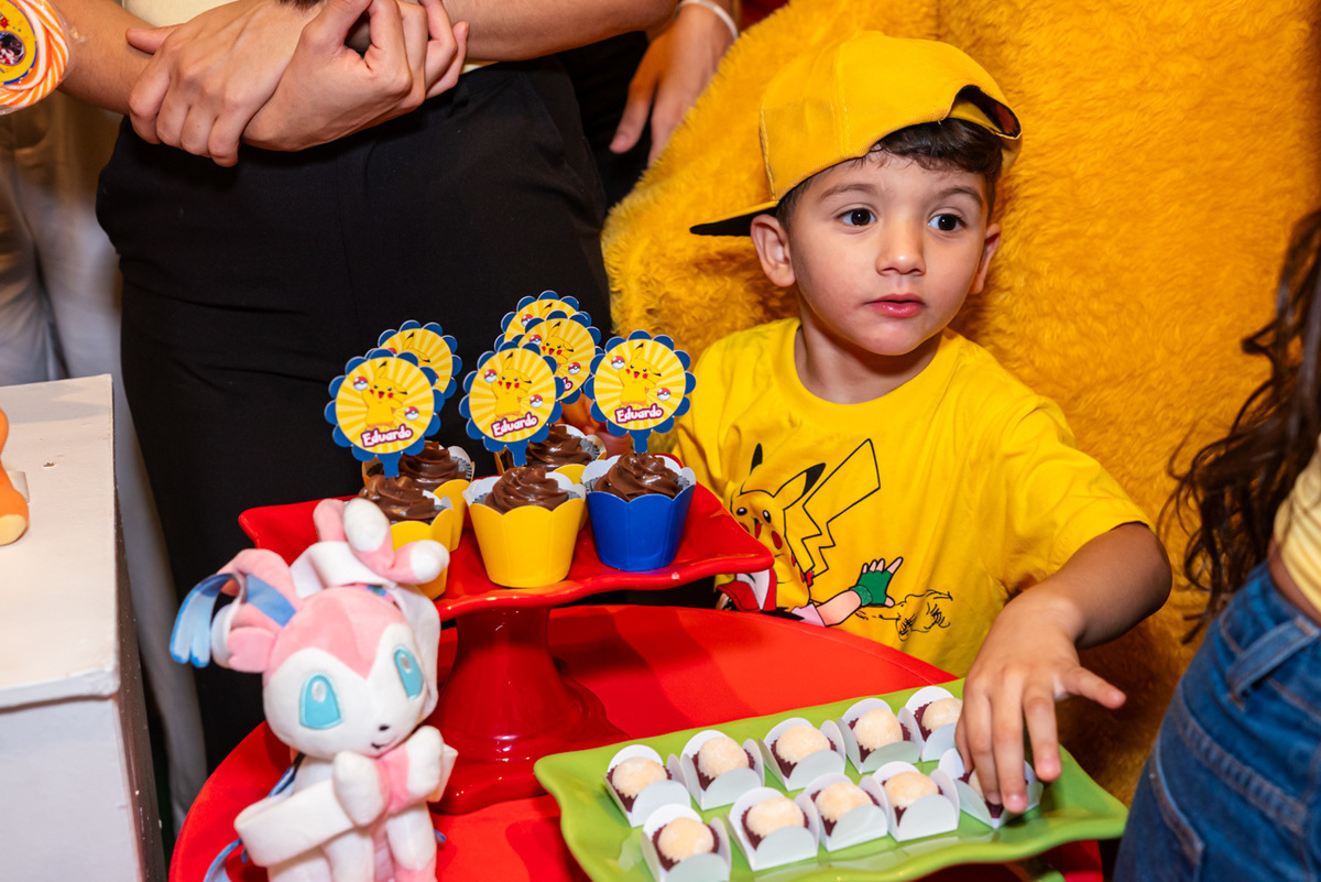 Fotos de Aniversário em Recife | Eduardo |
@silvanacamelofotografia,
© Silvana Camelo Fotografia,
2026,
Aniversário Infantil,
Brasil,
Comemoração,
Eduardo,
Festa Infantil,
 Fotógrafo Recife,
Gamebox,
Shopping Rio Mar,
Pokemon,
Pikachu,
Recife,
Pernambuco
