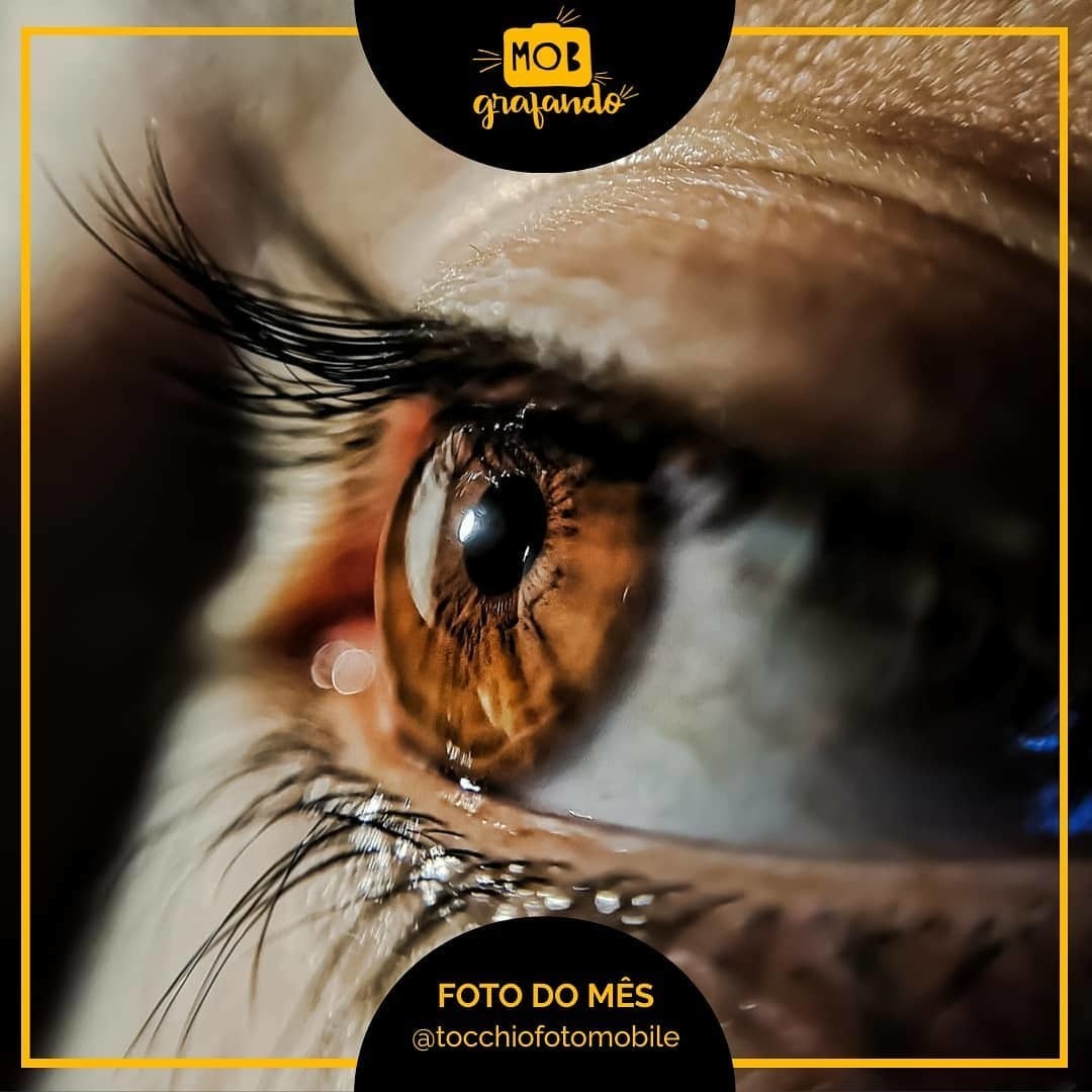Macro de um olho castanho sob a luz do sol. Foto feita por Anthony Tocchio usando o Huawei P20 Pro em Houilles, França. Foi destaque do mês de dezembro do ano de 2018 no Mobgrafando com 255 curtidas.