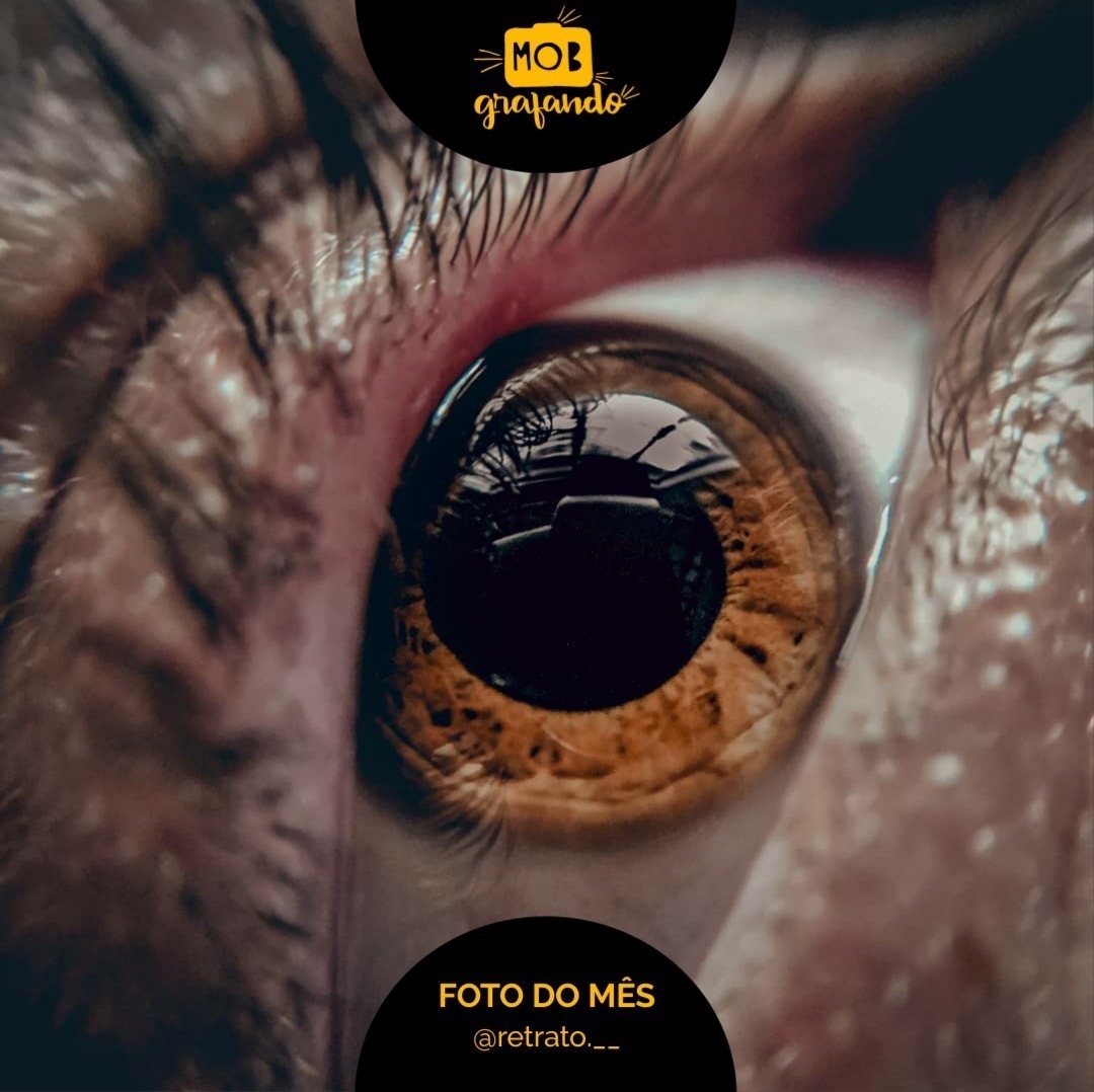 Pupila dilatada em fotografia macro. Foto feita por Adriele Martinez e Victor Hugo Pimenta usando o Xiaomi Mi 8 Pro em Niterói, Rio de Janeiro. Foi destaque do mês de setembro do ano de 2019 no Mobgrafando com 205 curtidas. 