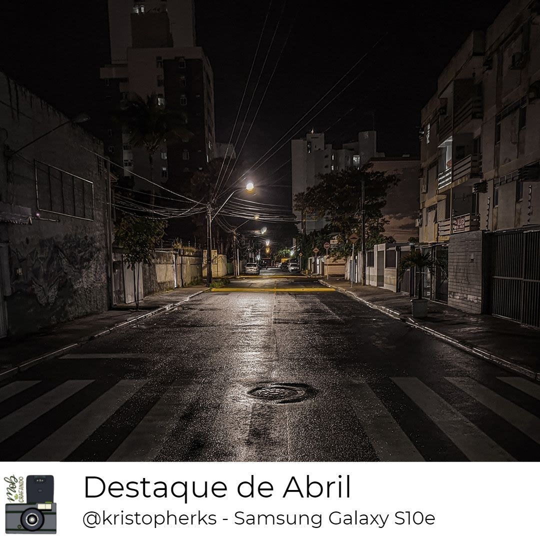 Chuva noturna. Foto feita por Kristopher Kim Silva usando o Samsung Galaxy S10e em Jaboatão dos Guararapes, Pernambuco. Foi destaque do mês de abril do ano de 2021 no Mobgrafando com 162 curtidas.