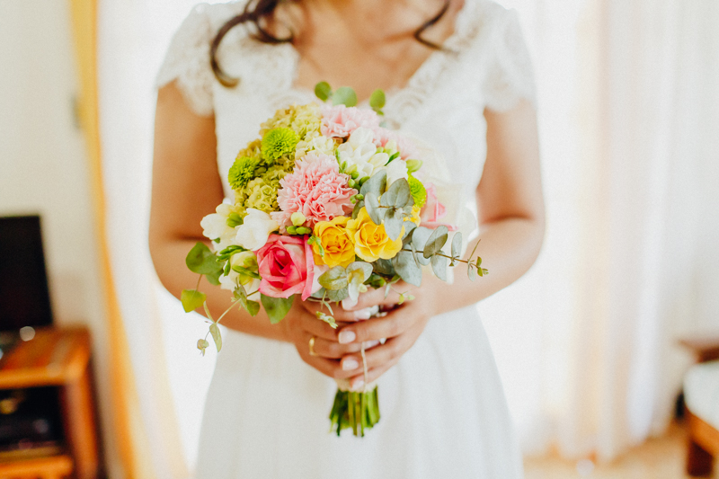 Buquê de noiva, buquê da Sharline, casamento de dia. Fotos por Moyra e Tiago, fotógrafos de casamento.
