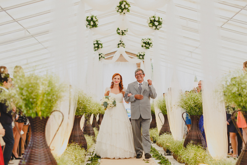 Fotografia de casamento, fotos de casamento, noiva pó de arroz, vestido de noiva , vestida de branco, casamento em Santa Isabel, casamento de dia, casamento no campo,