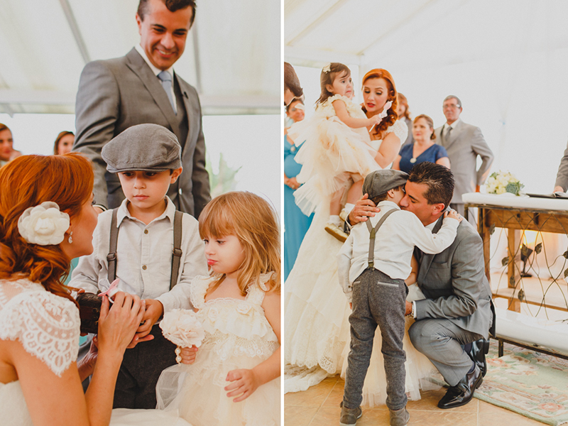 Os noivos tiveram a alegria de ver os seus próprios filhos entrando com as alianças. Foi uma cena linda desse casamento. Fotografia de casamento, fotos de casamento, noiva pó de arroz, vestido de noiva , vestida de branco, casamento e
