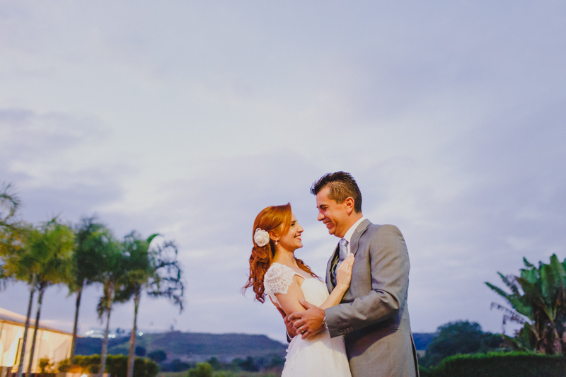Fotografia de casamento, fotos de casamento, noiva pó de arroz, vestido de noiva , vestida de branco, casamento em Santa Isabel, casamento de dia, casamento no campo,