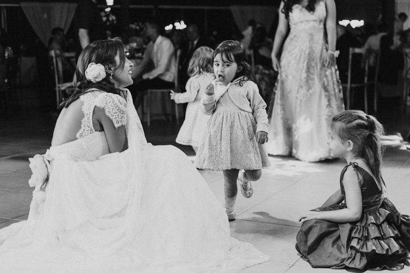 No casamento da Helena e do Carlos as crianças estavam presentes em todos os momentos, ainda mais porque os filhos dos noivos participaram bastante em todos os momentos da cerimônia e da festa. Fotografia de casamento, fotos de casamento, noi