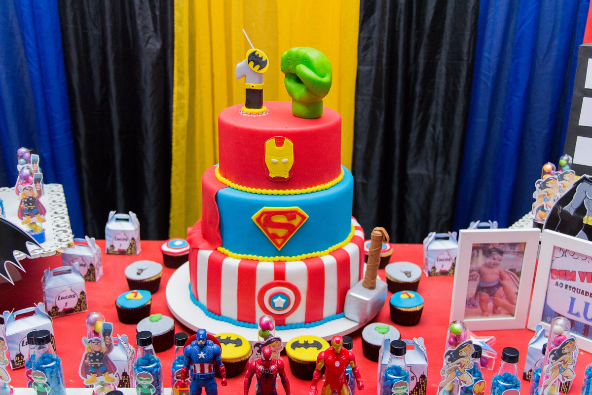 BOLO FESTA SUPER HERÓIS