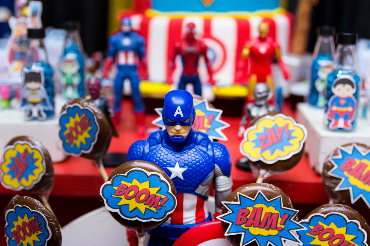 BONECO CAPITÃO AMERICA GIGANTE
