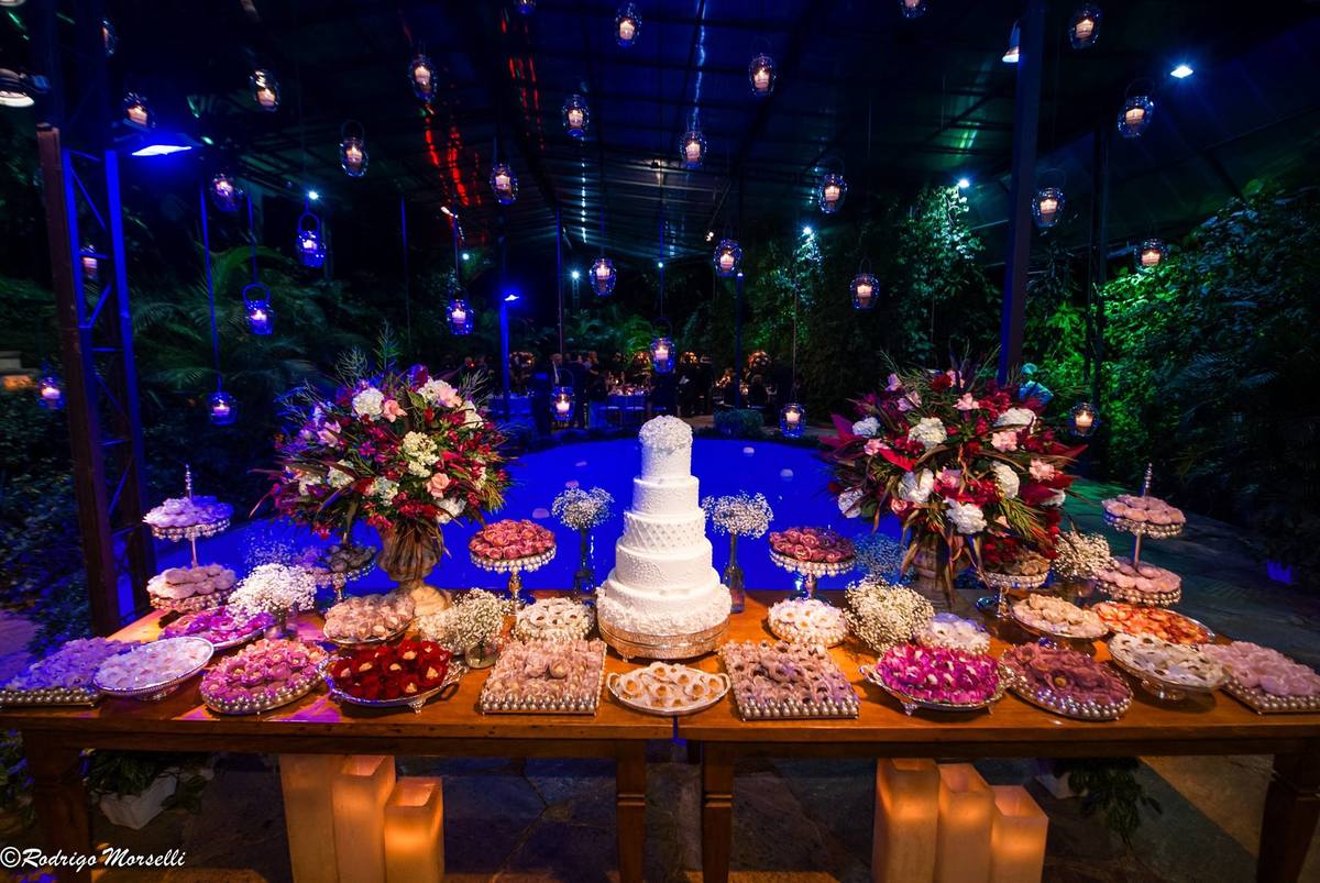 mesa do bolo na casa de festas Quinta do Chapecó no Rio de Janeiro