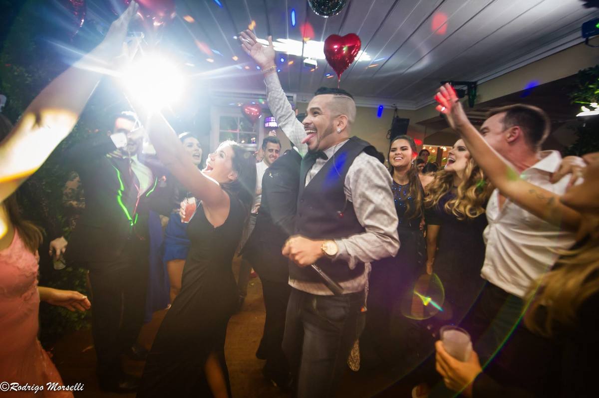 andinho malha funk agitando o casamento na Quinta do Chapecó